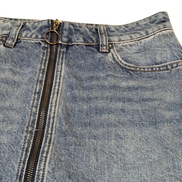 WE THE FREE Free People Zip up Jean Skirt Size 27 - Picture 4 of 9
